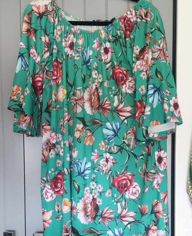 Robe verte fleurie