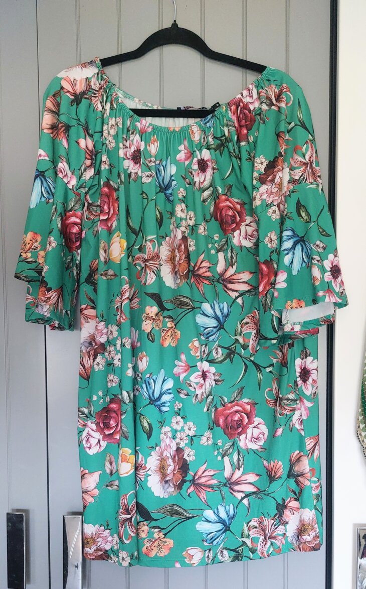 Robe verte fleurie