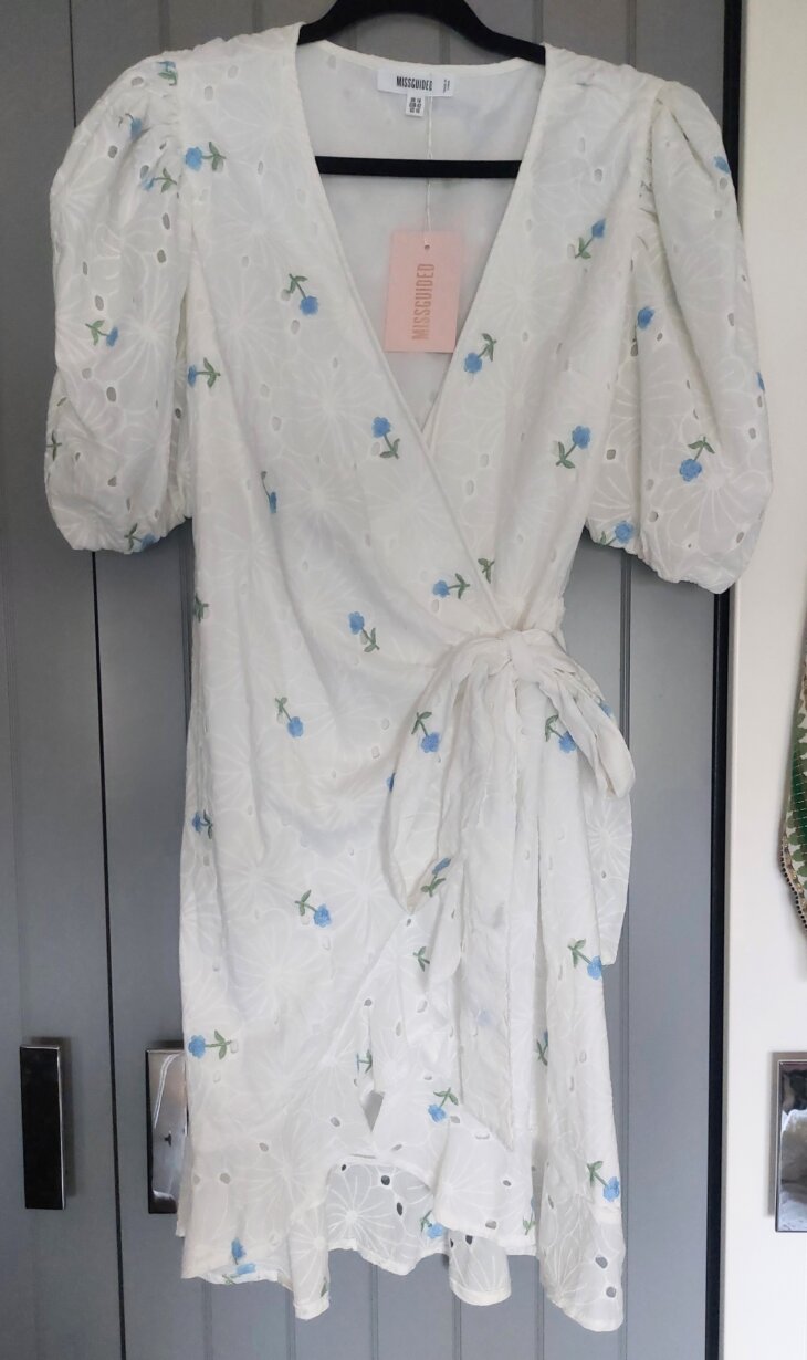 Robe Dentelle blanche petites fleurs