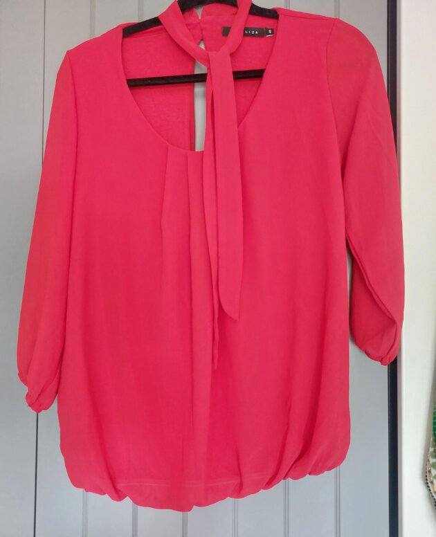 Blouse lavallière rouge