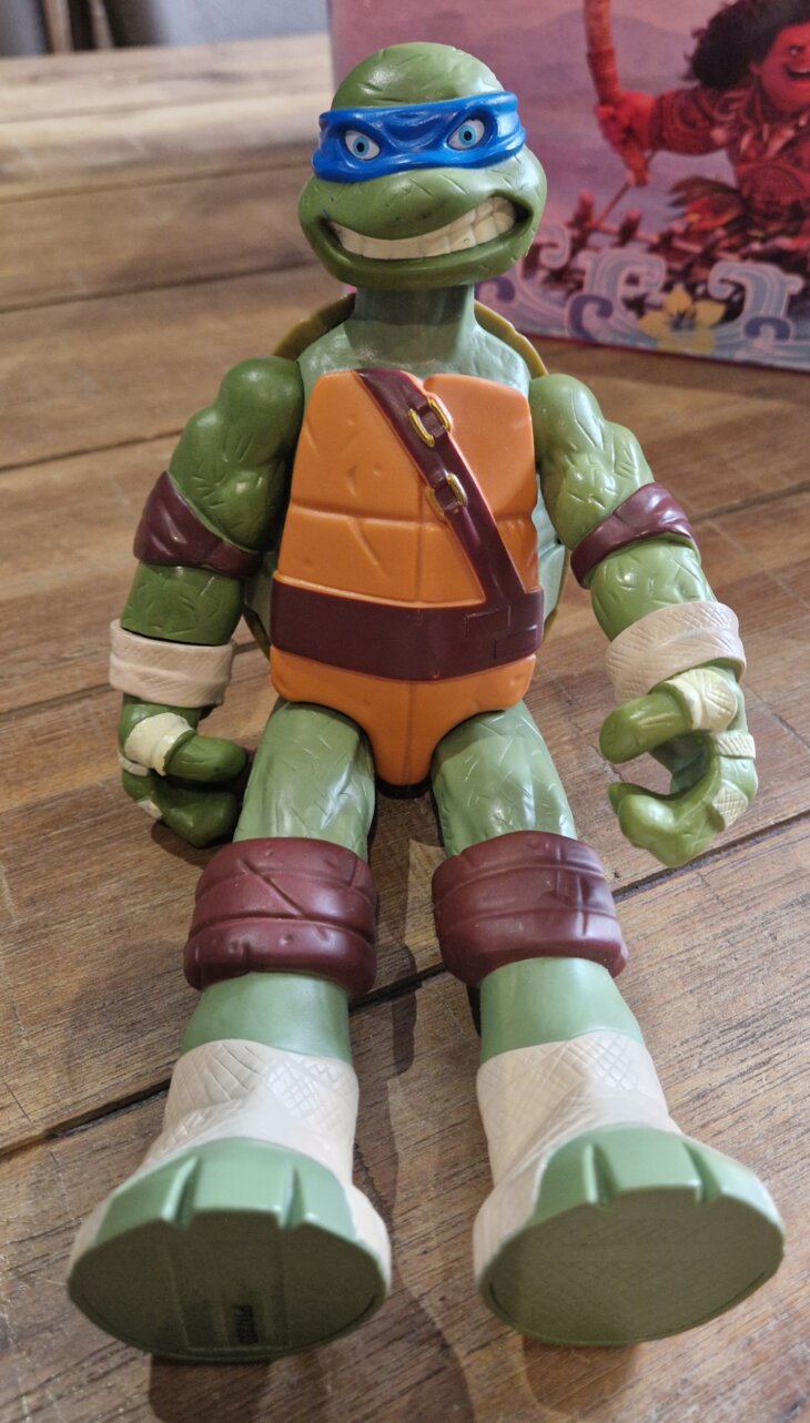 Tortue Ninja Leonardo +/- 27cm