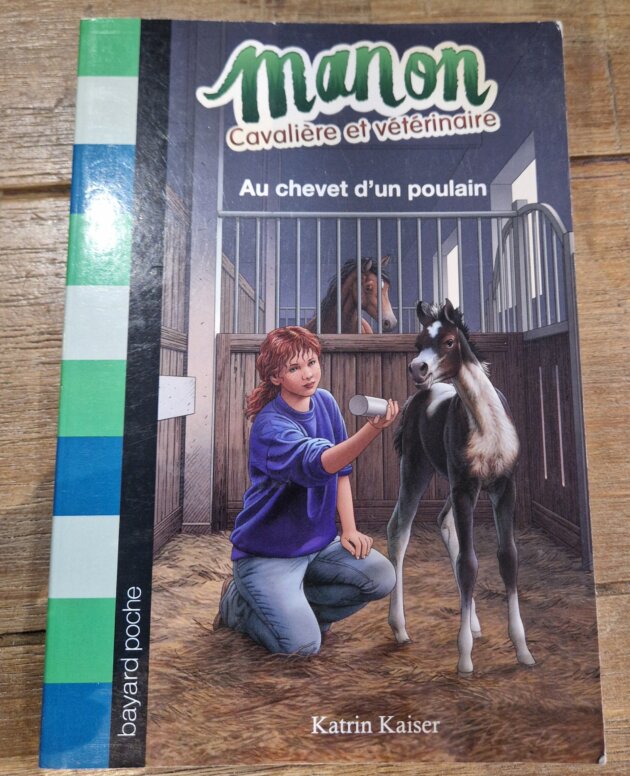 Livre "Manon cavalière et vétérinaire n°5 : Au chevet d'un poulain" - neuf