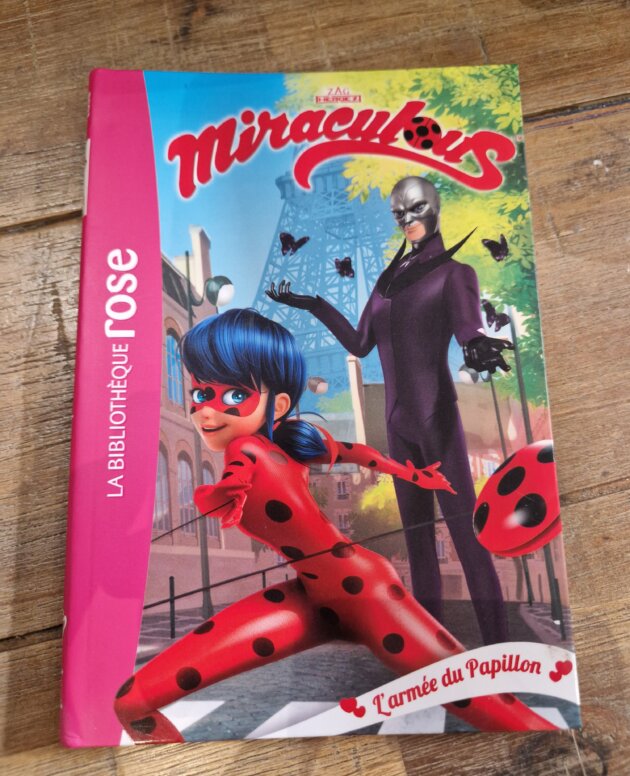 Livre "Miraculous 18 : L'armée du Papillon" Bibliothèque rose - neuf