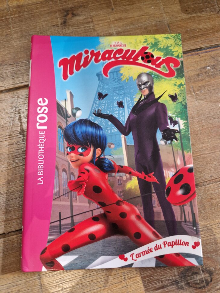 Livre "Miraculous 18 : L'armée du Papillon" Bibliothèque rose - neuf
