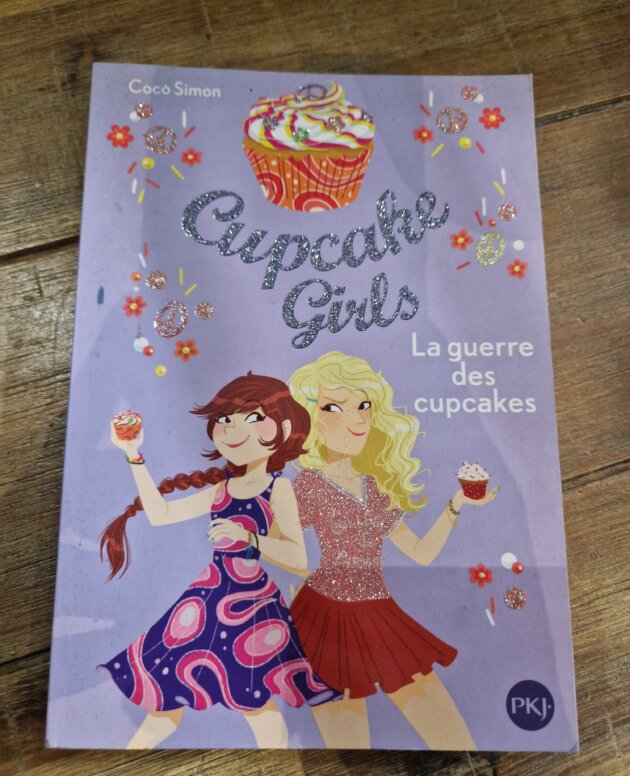 Livre "Cupcake girls n°9 : La guerre des cupcakes" - neuf