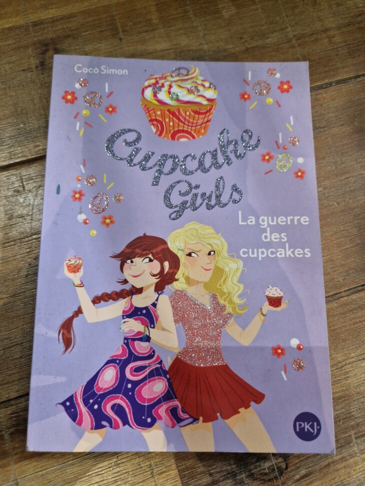 Livre "Cupcake girls n°9 : La guerre des cupcakes" - neuf