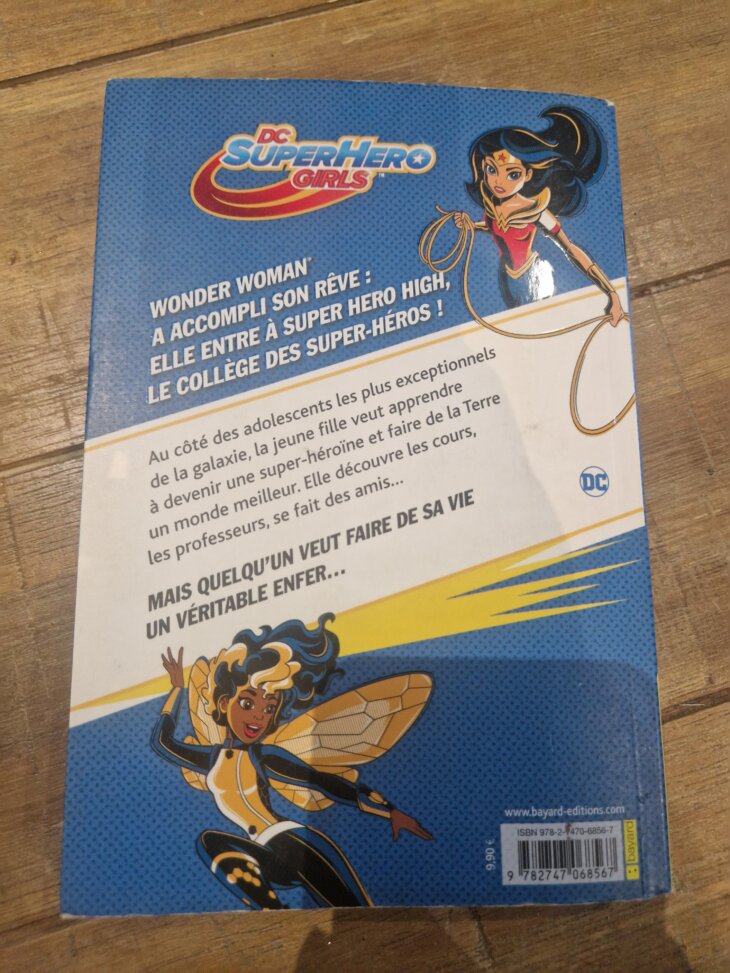 Livre "Wonder Woman à Super Hero High" Lisa Yee - très bon état - Image 2