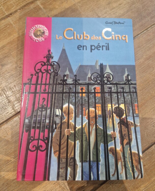 Livre "Le Club des Cinq en péril n°838" Bibliothèque rose - neuf