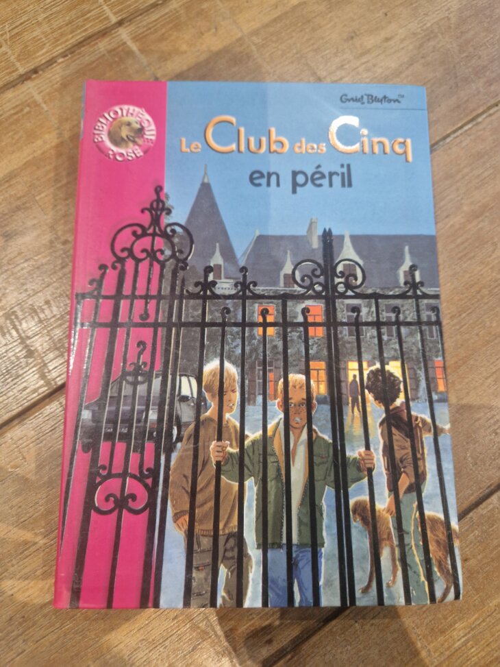 Livre "Le Club des Cinq en péril n°838" Bibliothèque rose - neuf