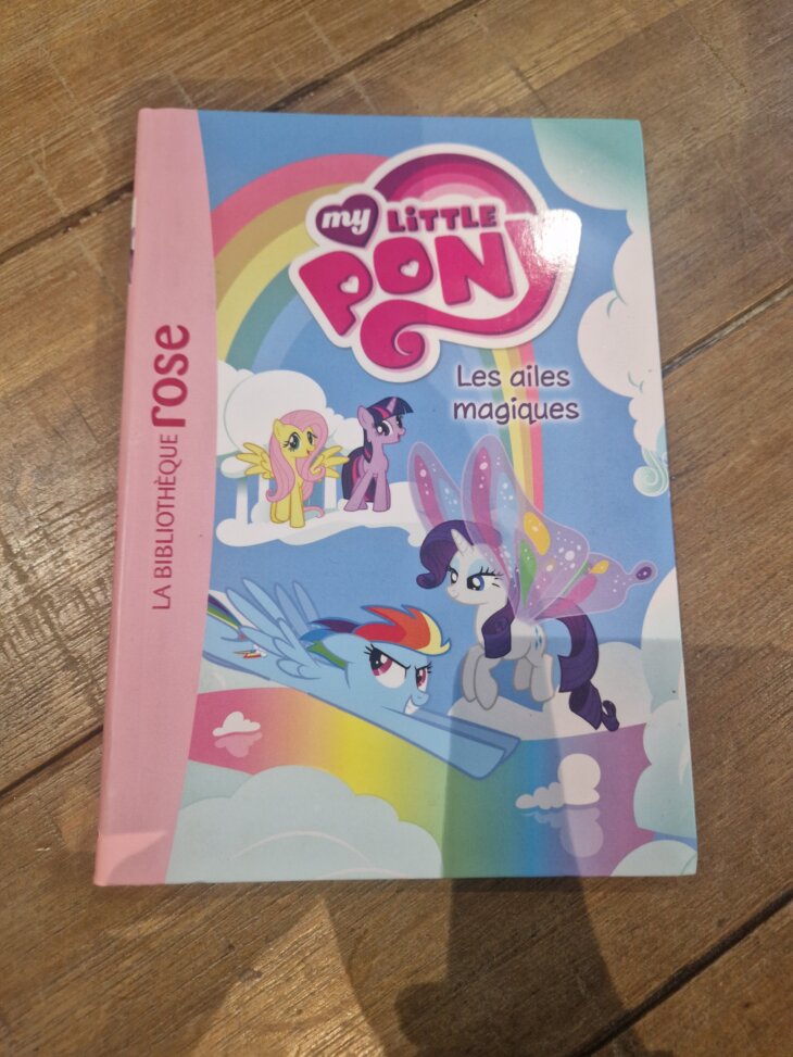 Livre "My little Pony - Les ailes magiques n°7" Bibliothèque rose - neuf