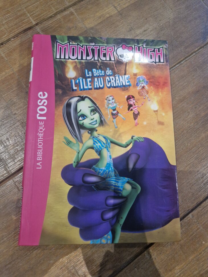 Livre "Monster High - La bête de l'île au crâne n°10" Bibliothèque rose - neuf
