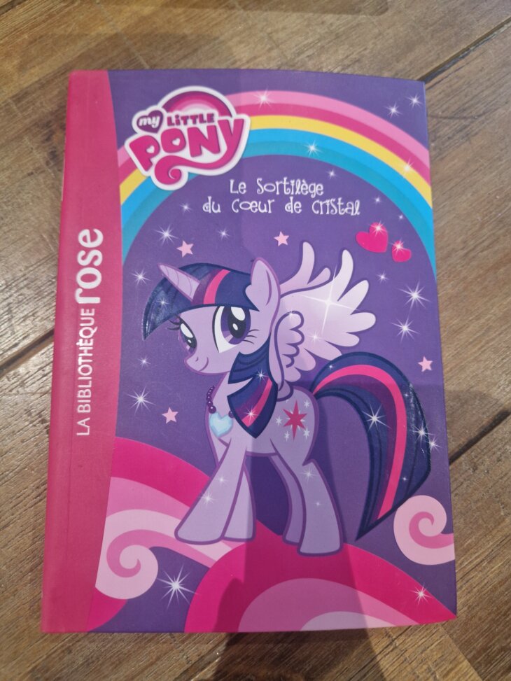 Livre "My little Pony - Le sortilège du coeur de cristal n°1" Bibliothèque rose - neuf