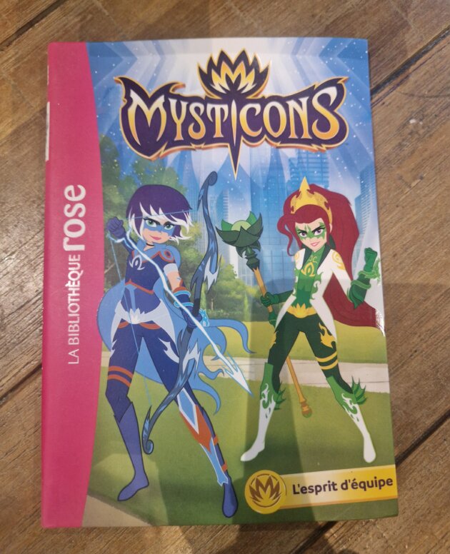 Livre "Mysticons - L'esprit d'équipe n°2" Bibliothèque rose - neuf