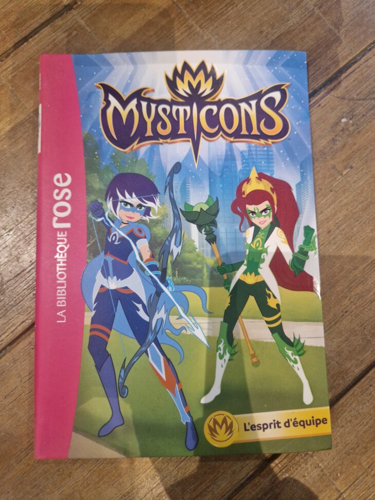 Livre "Mysticons - L'esprit d'équipe n°2" Bibliothèque rose - neuf
