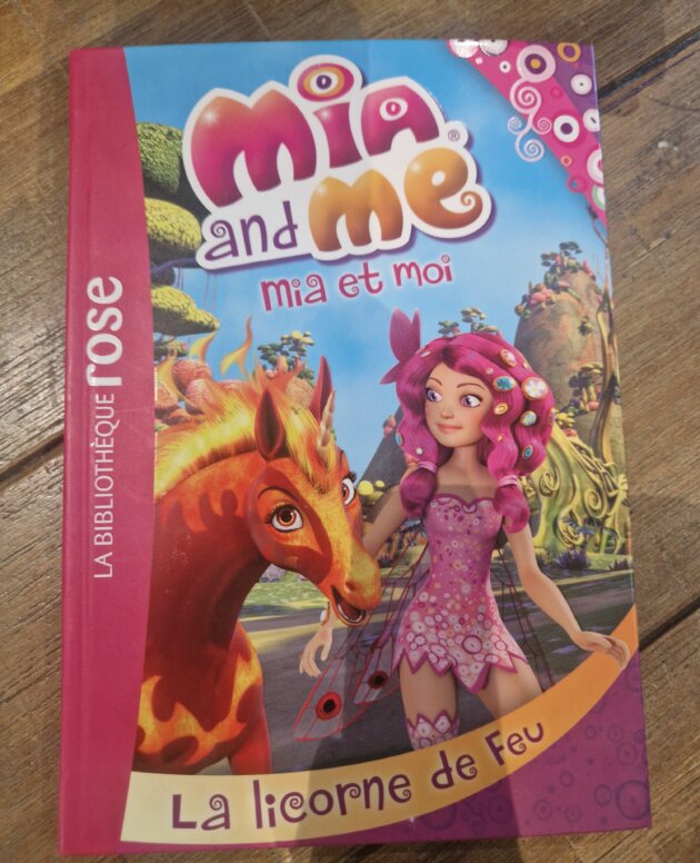 Livre "Mia et moi - La licorne de feu n°10" Bibliothèque rose - neuf