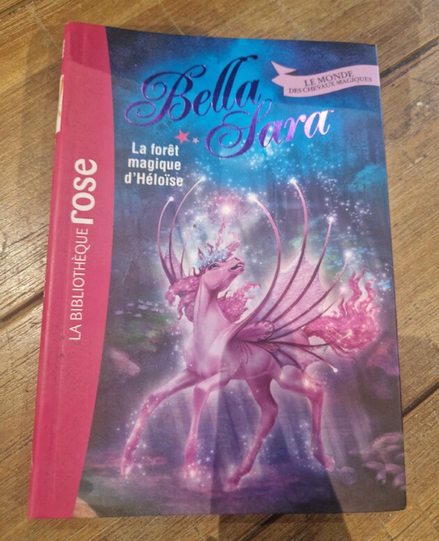 Livre "Bella Sara - La forêt magique d'Héloïse n°18" Bibliothèque rose - neuf