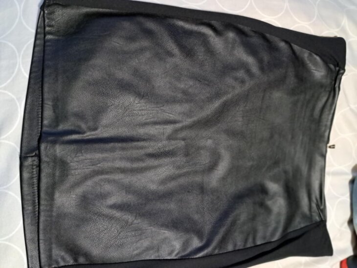 Jupe bi matière simili cuir noir