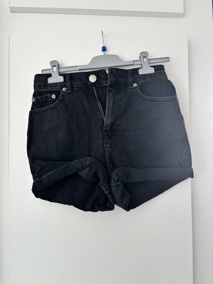 Short noir
