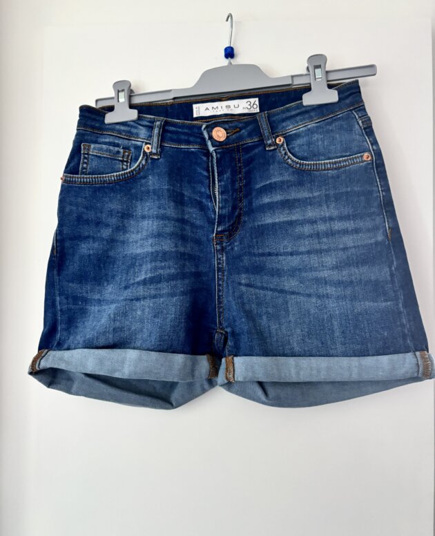 Short jeans