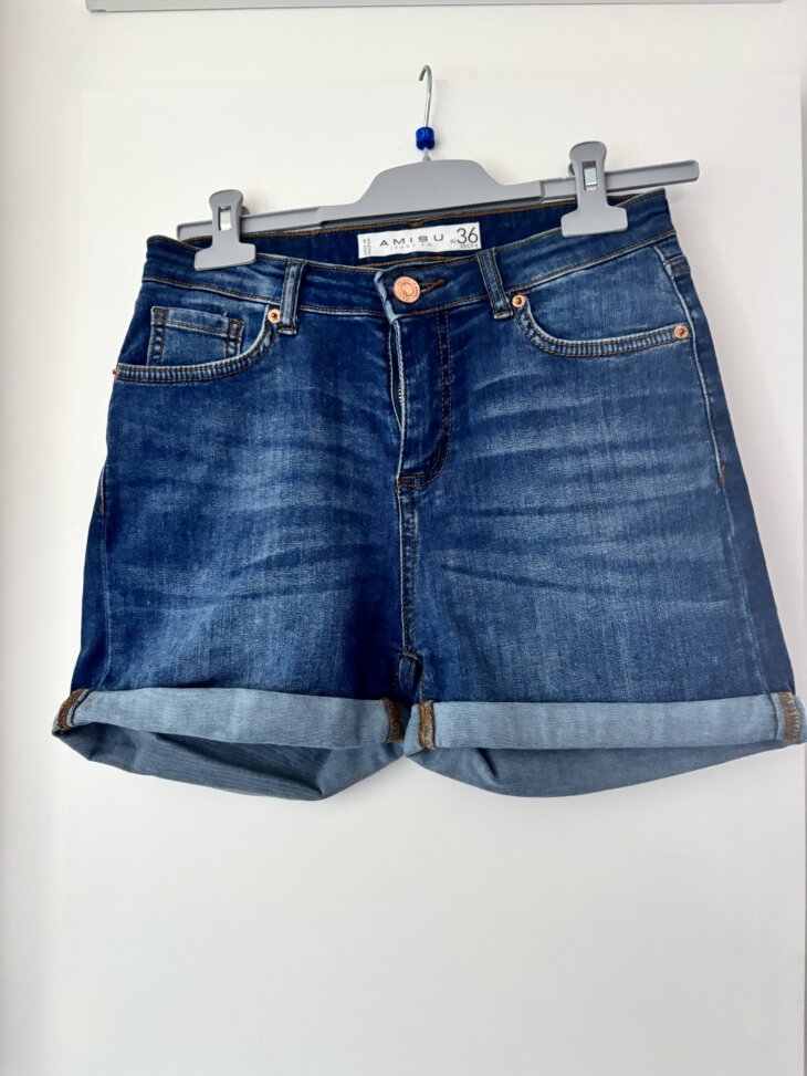Short jeans