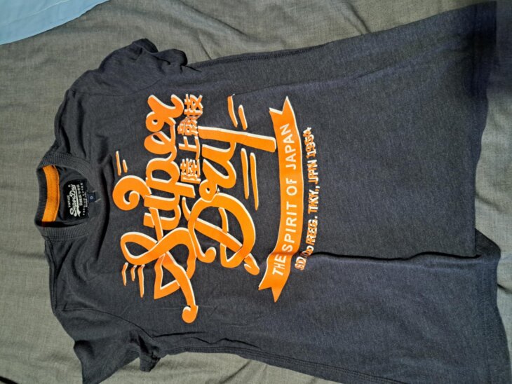 T'Shirt Superdry bleu foncé orange