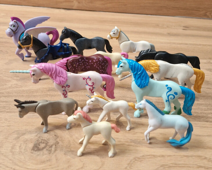 Lot de 14 chevaux & licornes Playmobil + autres - Image 2