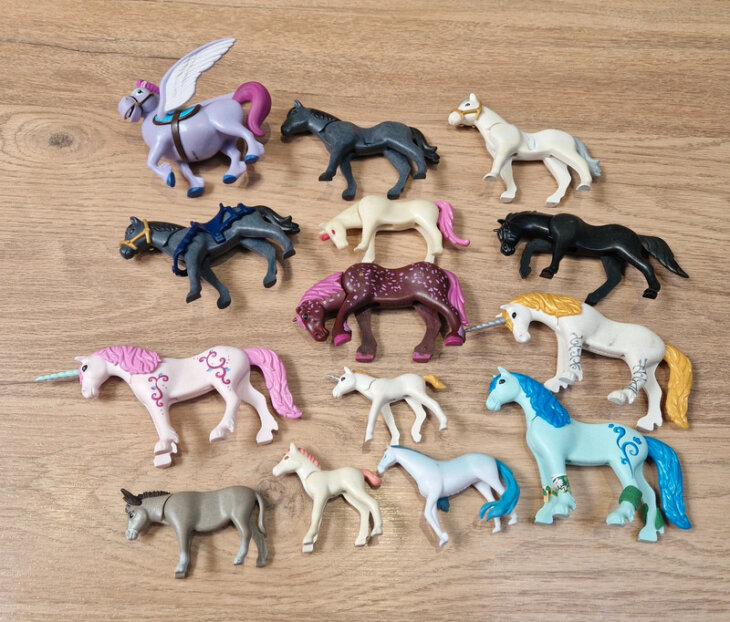 Lot de 14 chevaux & licornes Playmobil + autres