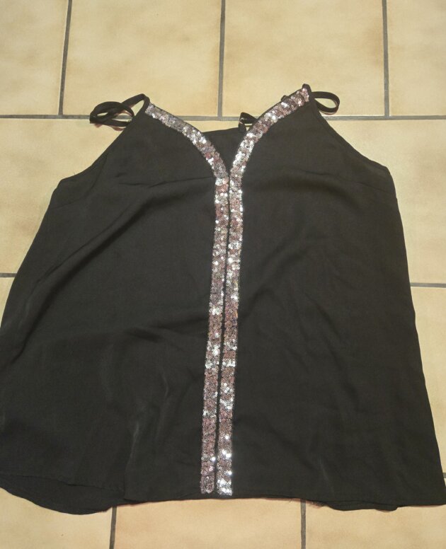 Top noir à strass T44
