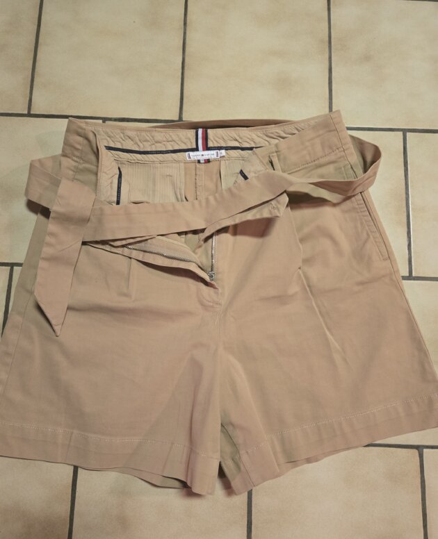 Short beige Tommy 44