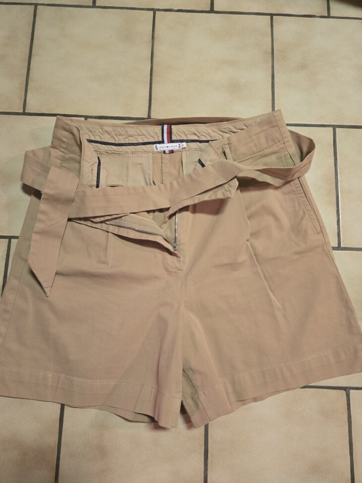 Short beige Tommy 44