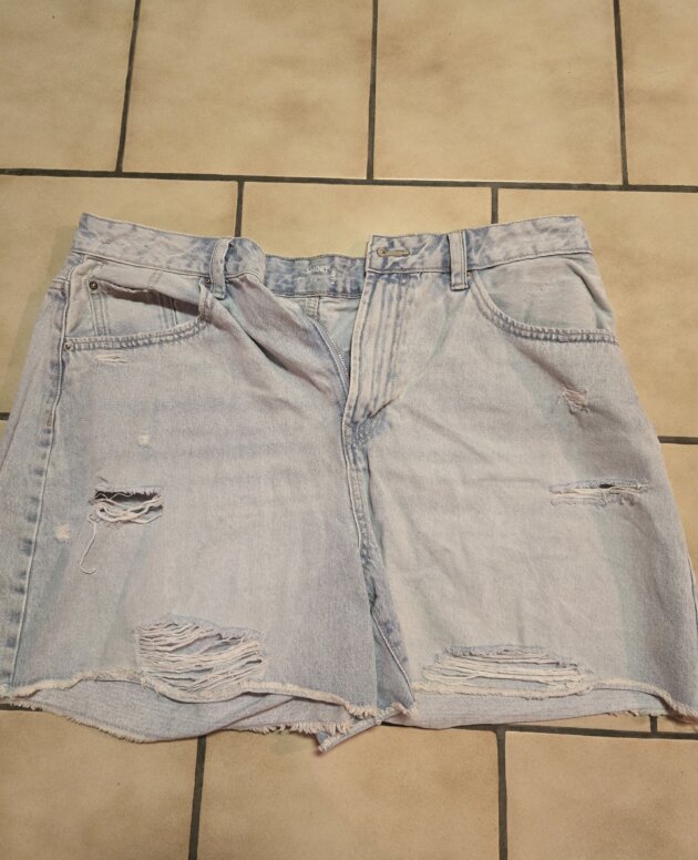 Short en jeans avec trou 46