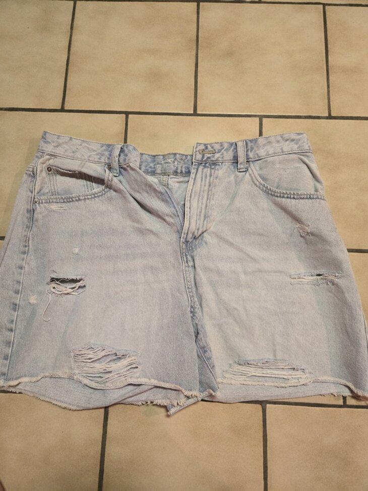 Short en jeans avec trou 46