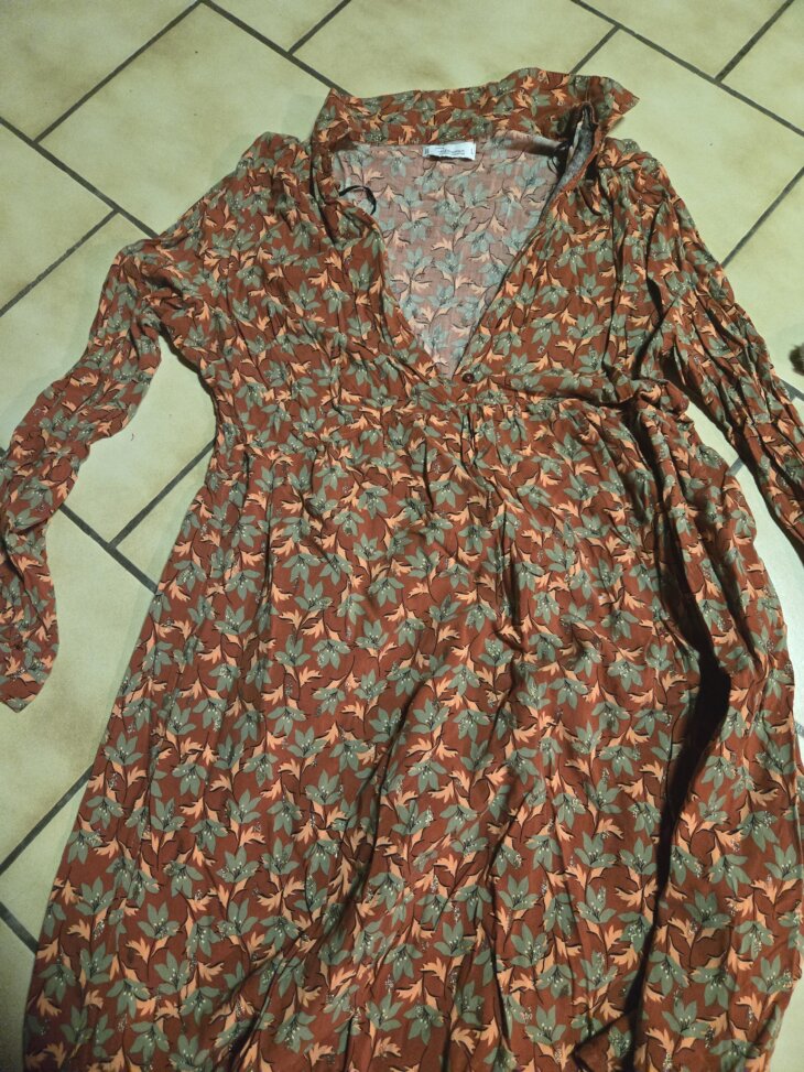 Robe orange fleurie de grossesse L