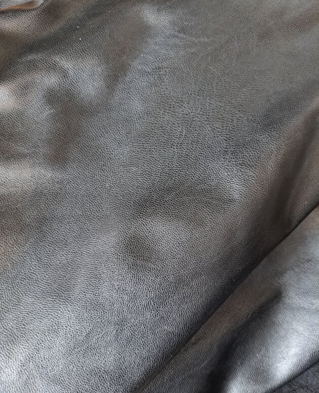 Longue jupe en cuir avec fente