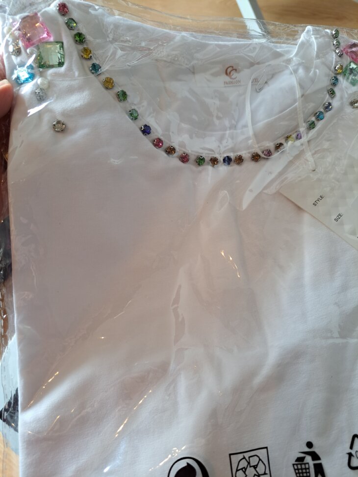T-shirt neuf avec perles La/XL