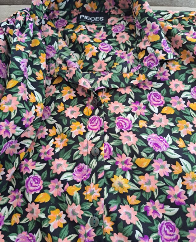Chemisier fleuri violet