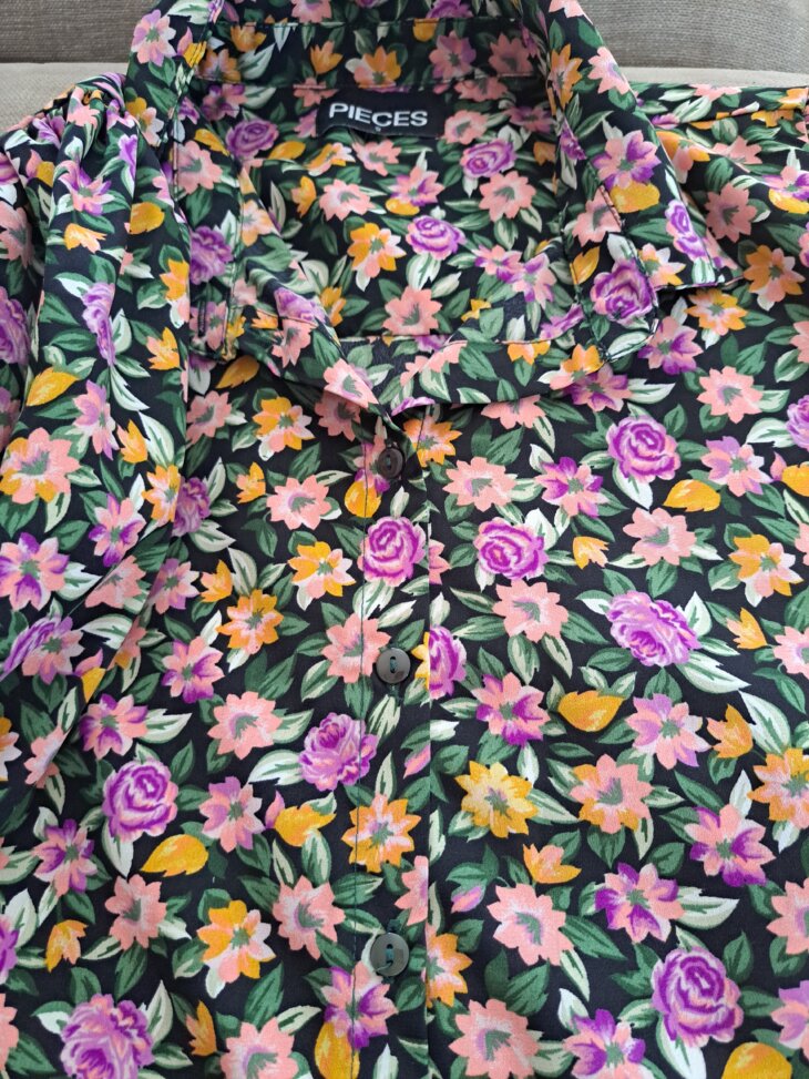 Chemisier fleuri violet