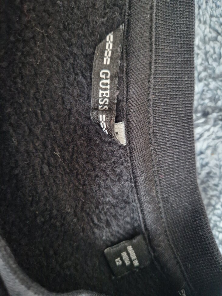 Pull Guess noir - fille 12 ans - très bon état - Image 3