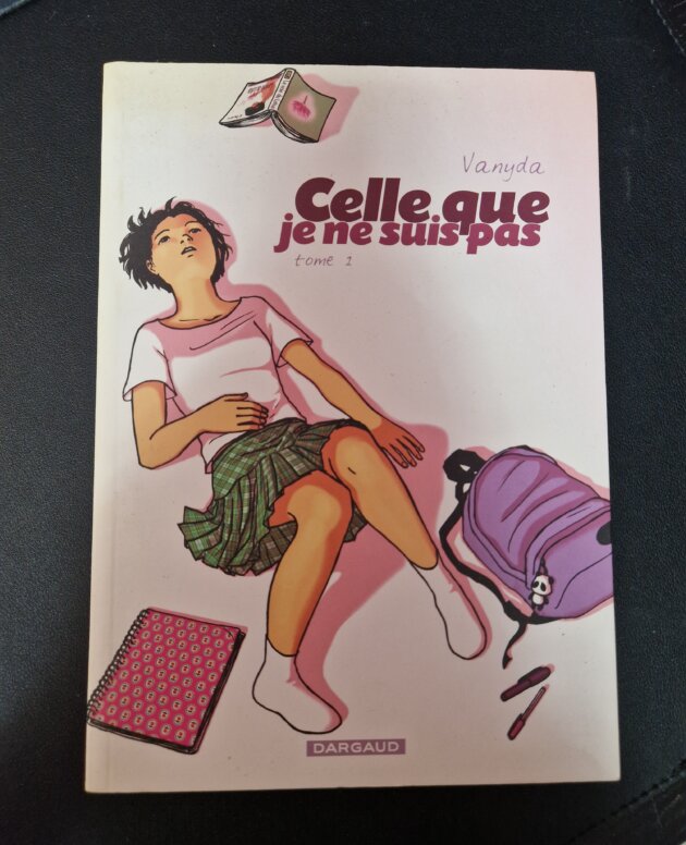 Livre "Celle que je ne suis pas" tome 1 - neuf