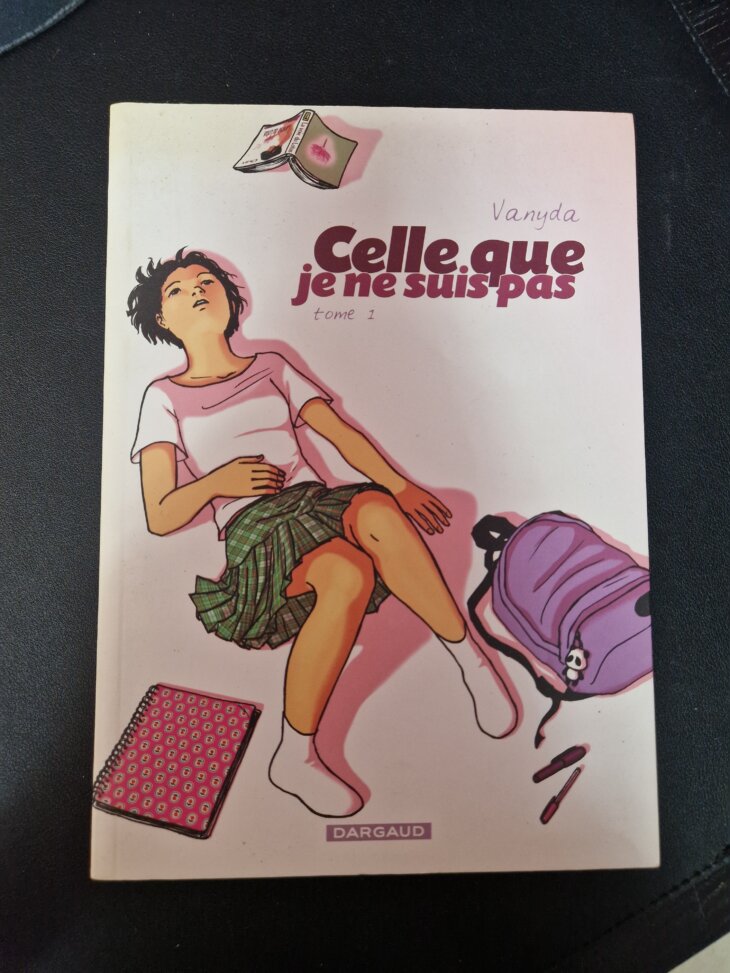 Livre "Celle que je ne suis pas" tome 1 - neuf