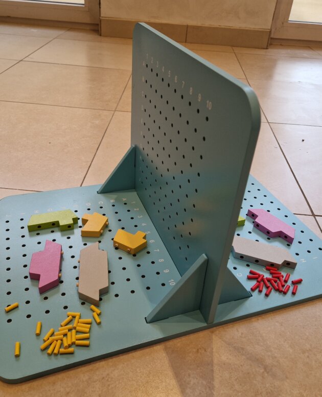 Jeu géant en bois bataille navale +/- 50cm - très bon état