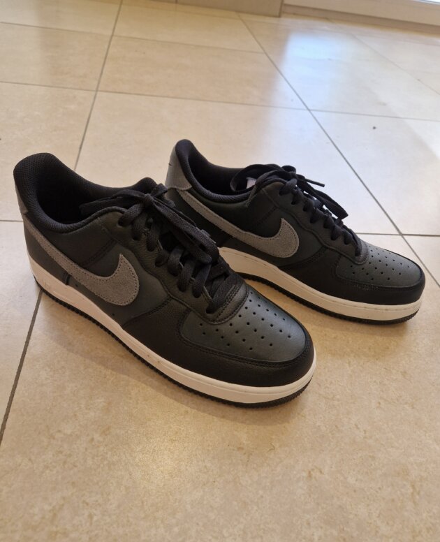 Baskets noires Nike Air Force - pointure 42,5 - très très bon état