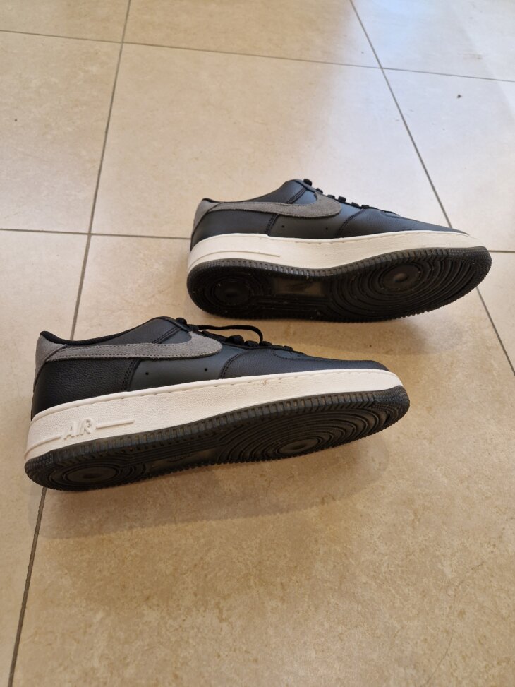 Baskets noires Nike Air Force - pointure 42,5 - très très bon état - Image 2
