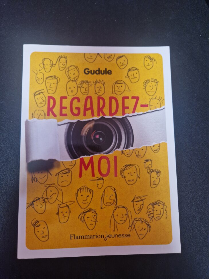 Livre "Regardez-moi" - Gudule