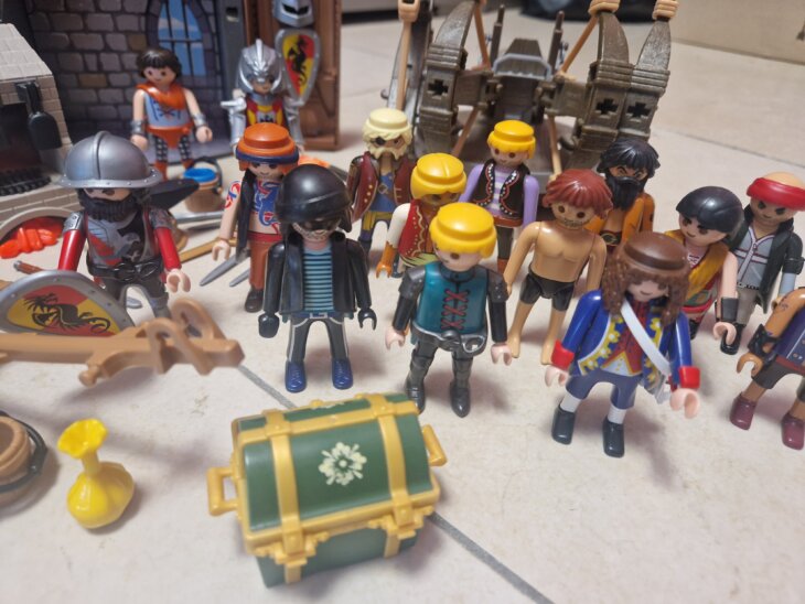 Lot Playmobil Pirates et Moyen âge
