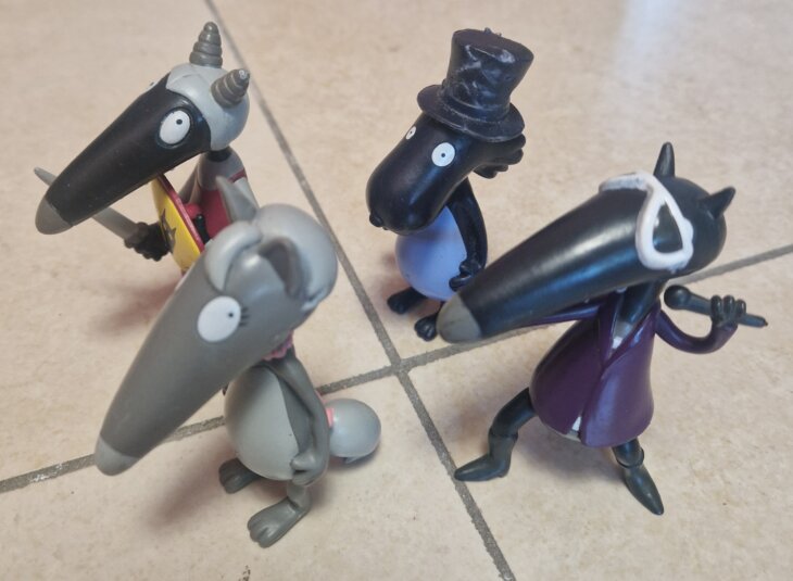 Lot de 4 figurines Le Loup