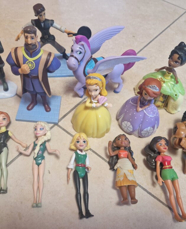 Gros lot figurines Disney & autres