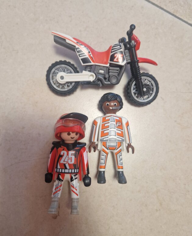 Playmobil pilotes de course moto