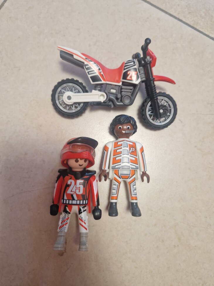 Playmobil pilotes de course moto
