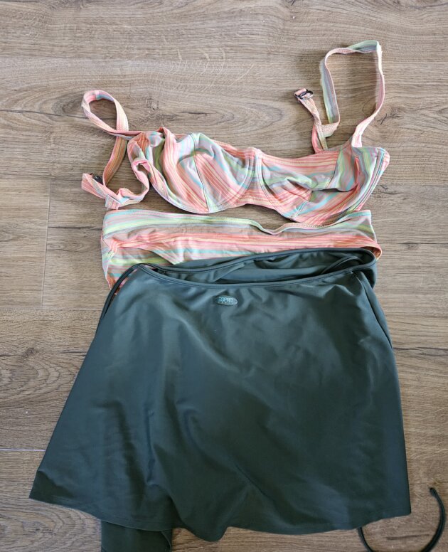 Maillot 2 pièces + pares T. 44